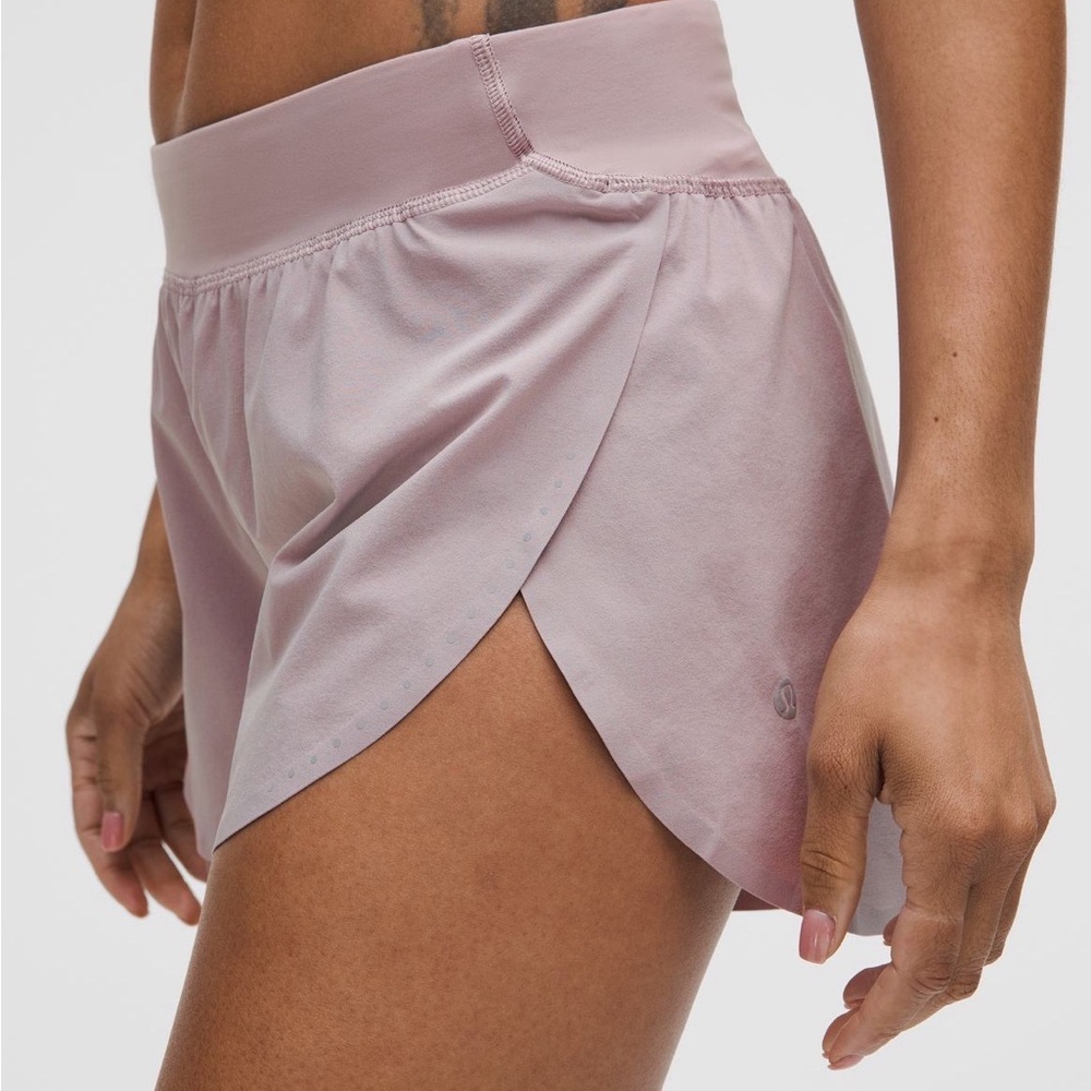 3-24 NWT Size M Lululemon Fast and Free HR  Classic-Fit Split Short 3" MUGR